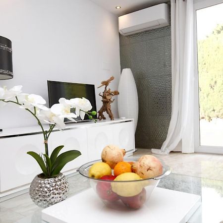 R02 Luxury Apartment In Villa With Pool And Garden Марбелья Экстерьер фото